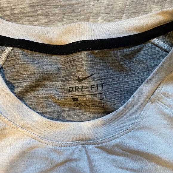 Nike sweater - Picture 2 of 2
